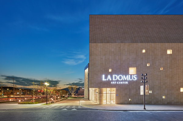 라도무스아트센터 섹션2 캐러셀1